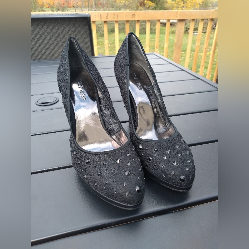 Nine West Black High Heels, Size 7M, Lace & Gems, Like New - Picture 2 of 12